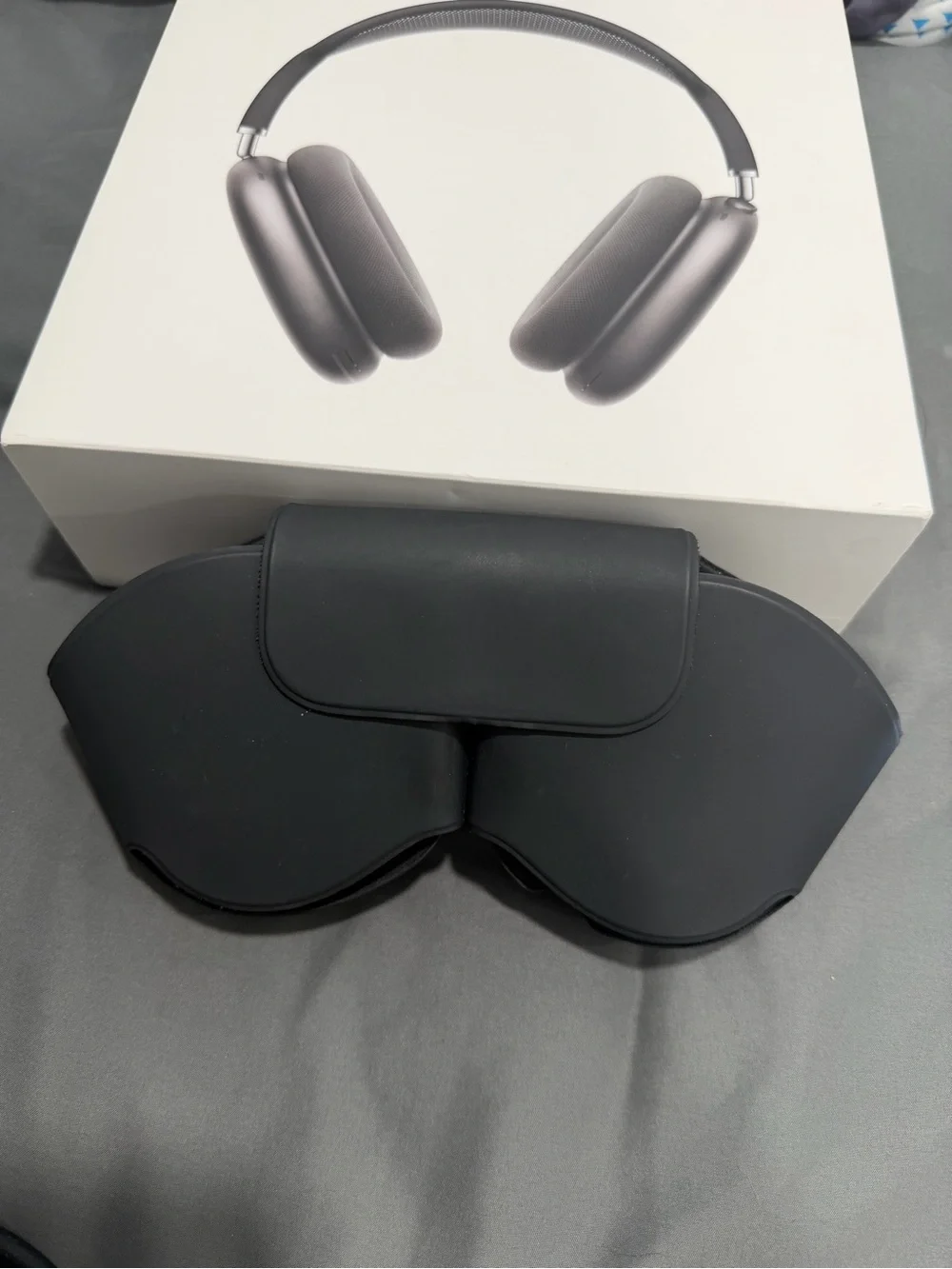 Apple AirPods Max Over-Ear Headphones in Space Gray Gen 1 Lightning